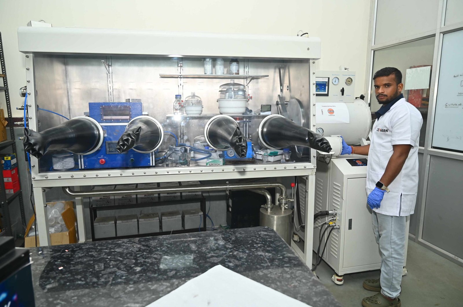 Glove box for cell assembly