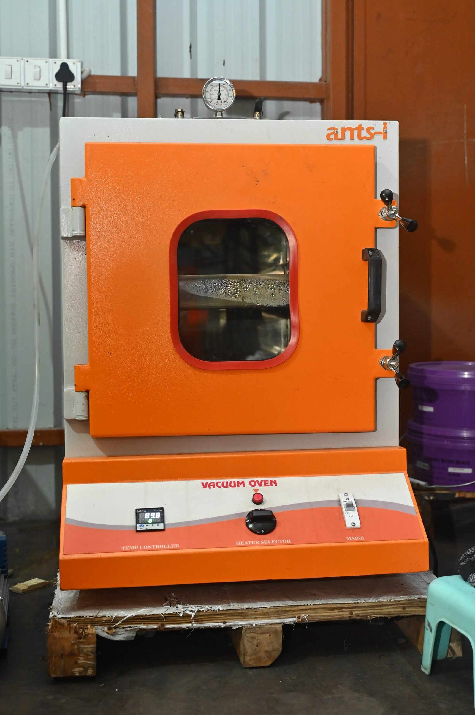 Furnace for surface stabilisation